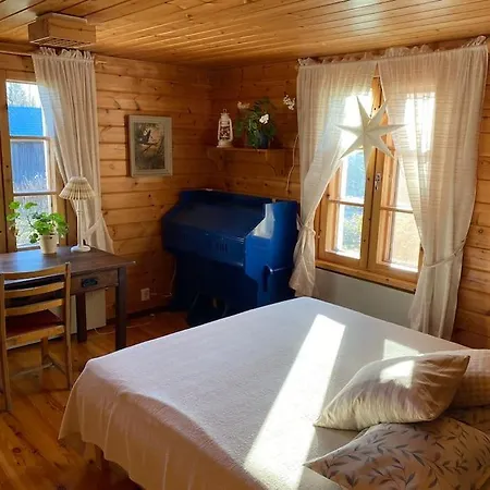 Laattajan Pirtti Vuokramoekki 1-5 Henkiloelle Domek alpejski *