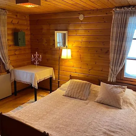 Laattajan Pirtti Vuokramoekki 1-5 Henkiloelle Domek alpejski