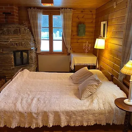 Laattajan Pirtti Vuokramoekki 1-5 Henkiloelle Domek alpejski